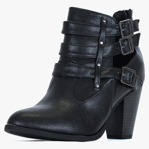 Forever Women's Buckle Strap Block Heel Ankle Booties, size 8